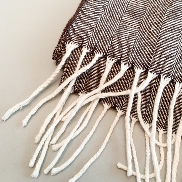 Avoca scarf in herringbone pattern in brown and off white colors. One size. - Picture 3 of 3